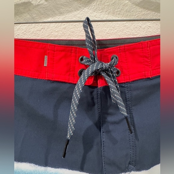 NWT Quiksilver Highline Surf Silk Airbrush Red White Blue Board Shorts Men's 31 - Picture 2 of 15